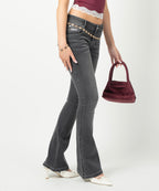 ODY LOW RISE FLARE JEANS - BLACK
